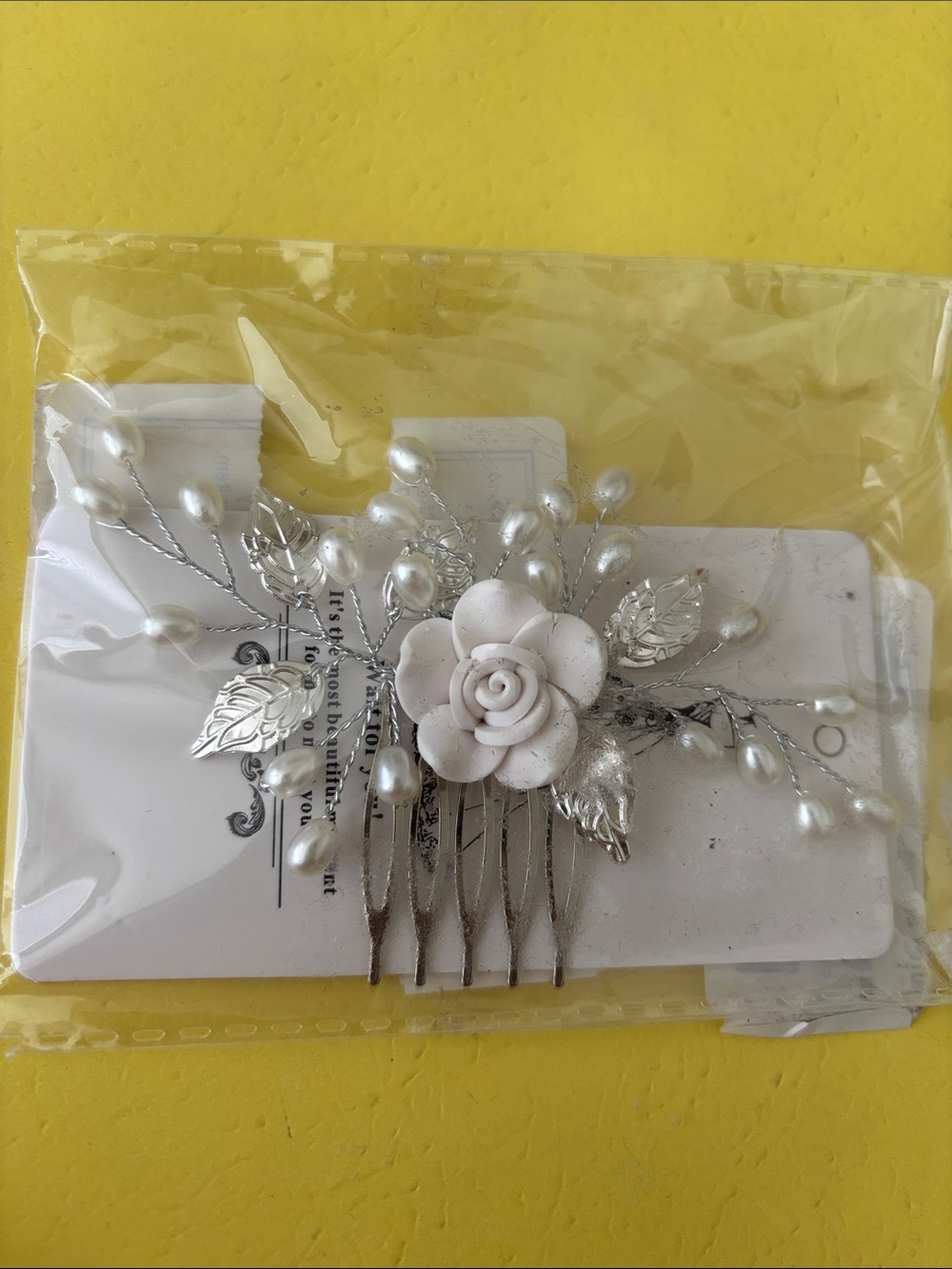 White Floral Pearl Hair Comb - Elegant Women’s Hair Accessory